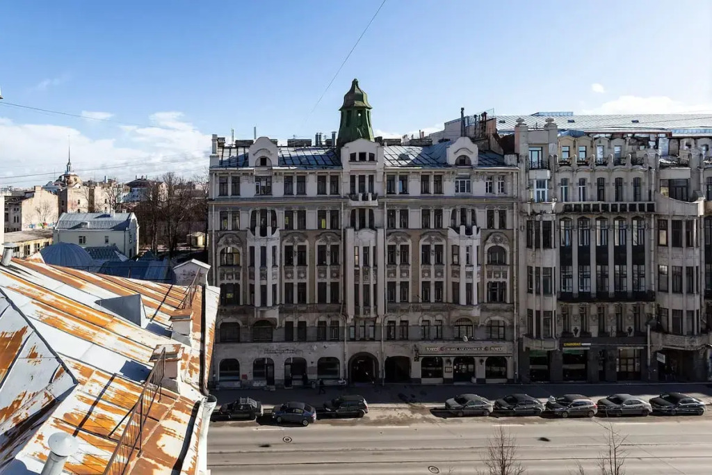 Двухэтажная квартира у Петропавловской крепости