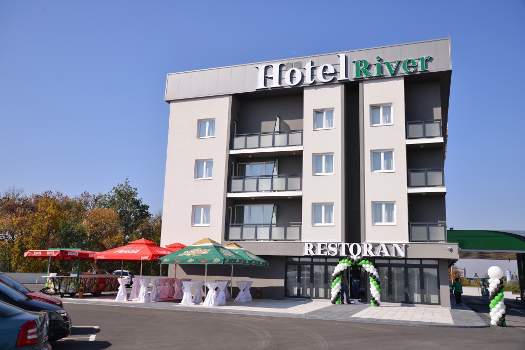 Hotel River