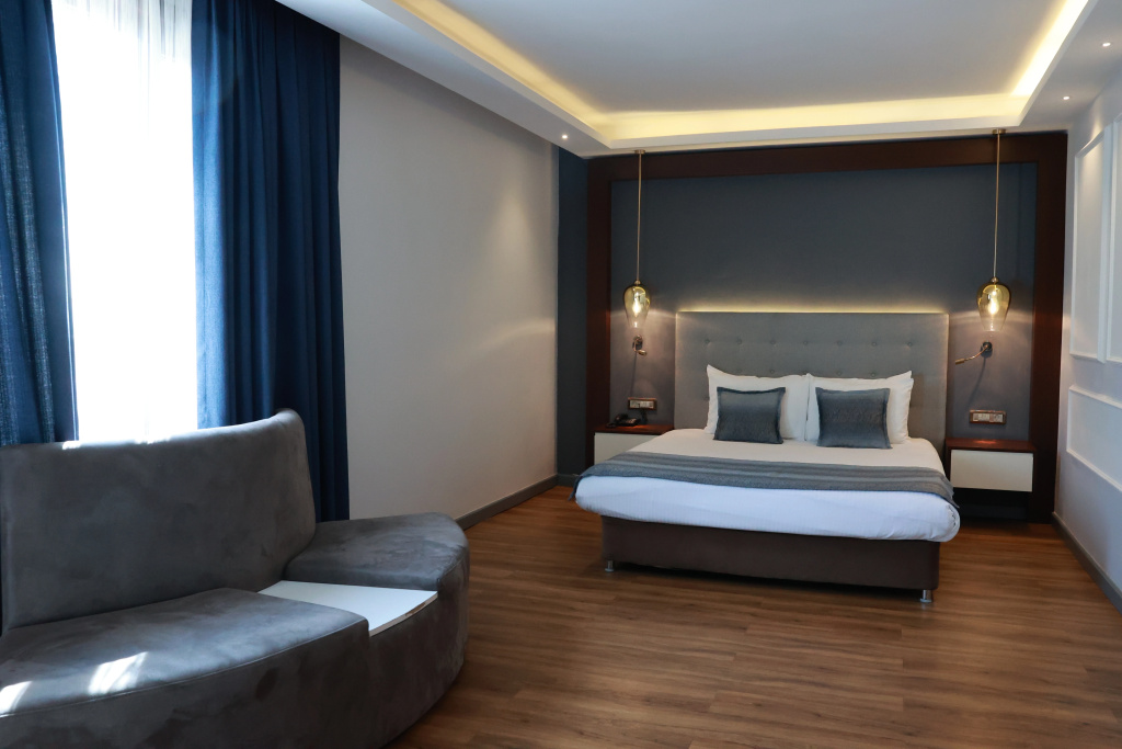 Revia Square Hotel