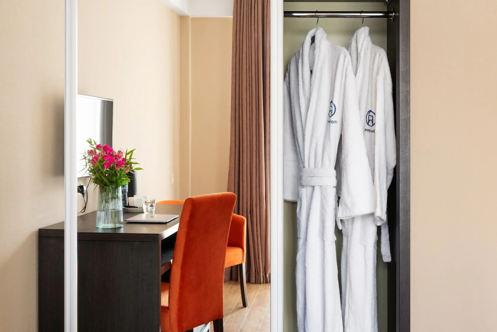 Sephia Hotel
