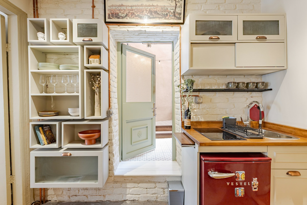 Квартира Two-Bedroom in Historic Mansion Old Town