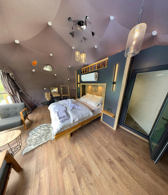 Glamping Kaledome orman evleri