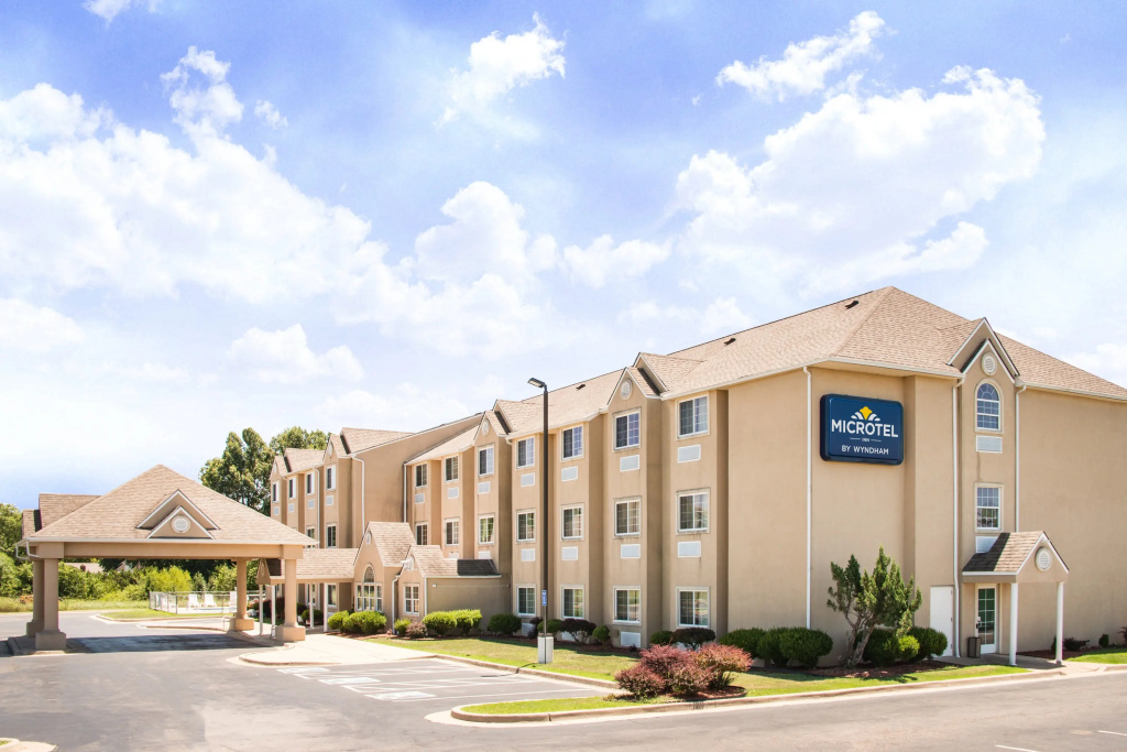 Отель Microtel Inn Suites by Wyndham Claremore