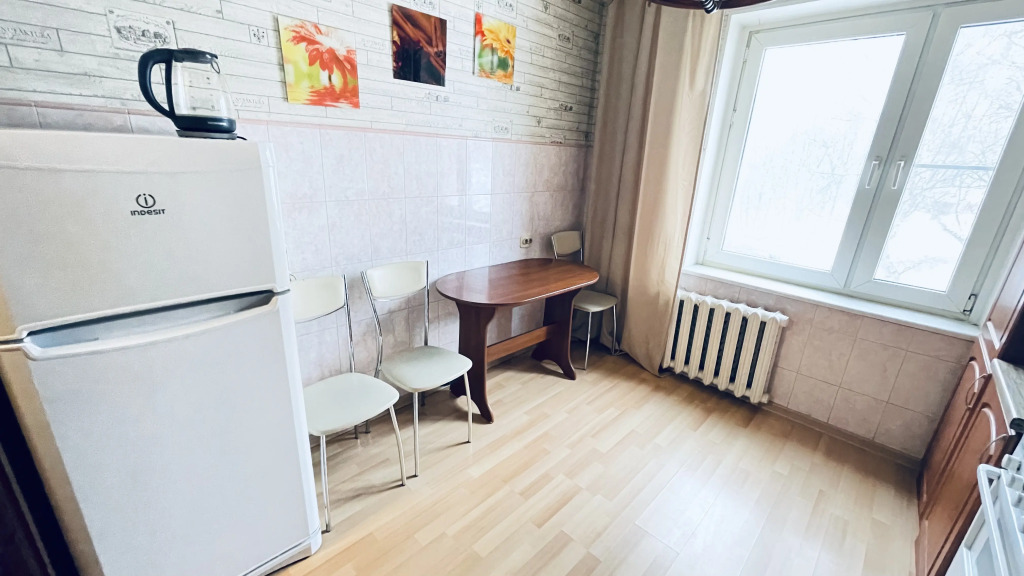 Tryohkomnatnye na Proletarskom Prospekte 17 Apartments