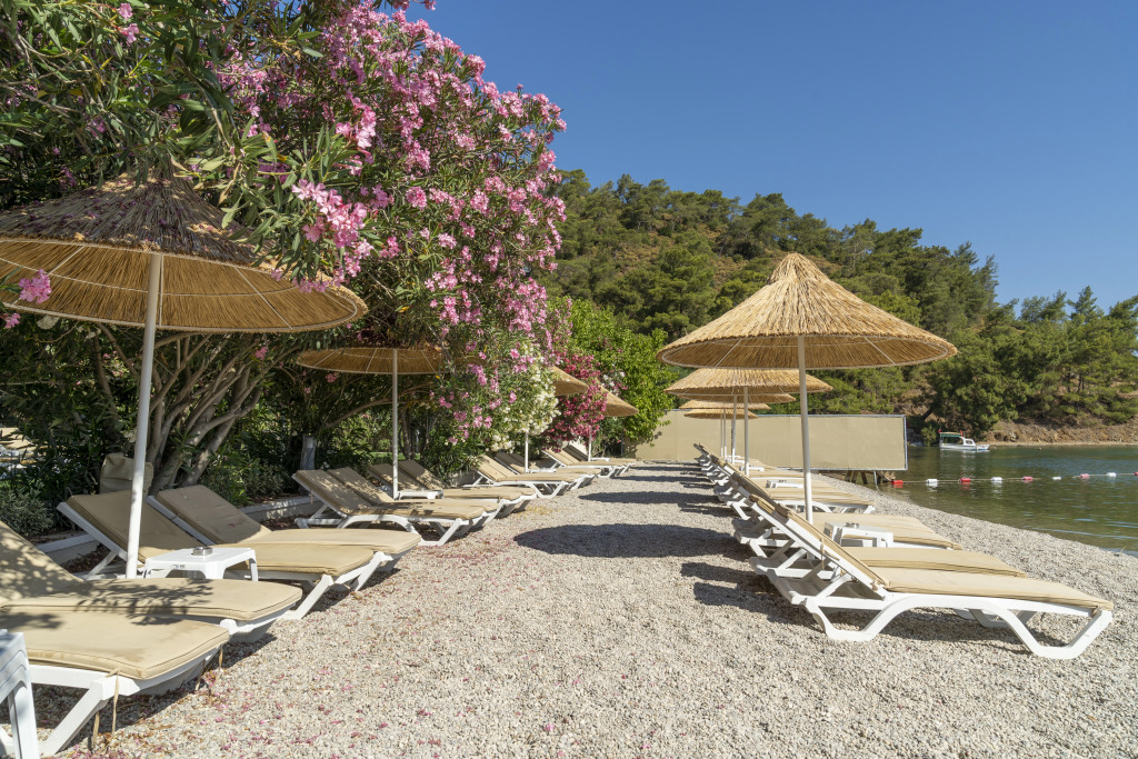 Alesta Yacht Hotel