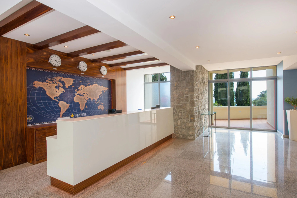 Отель Iberostar Waves Bellevue