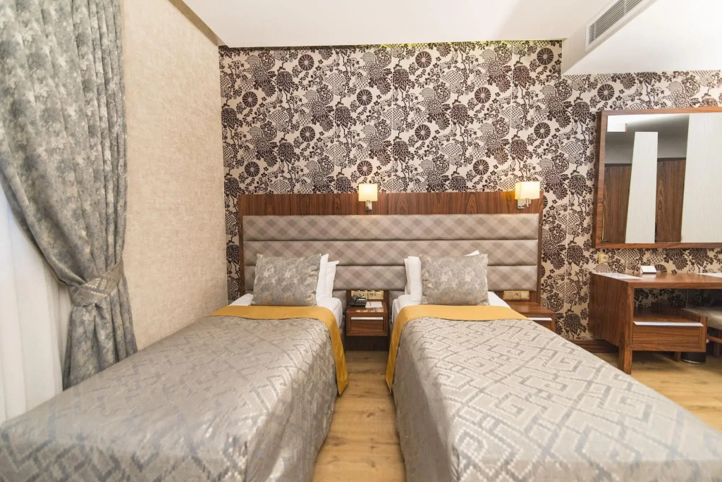 MidMar Deluxe Hotel