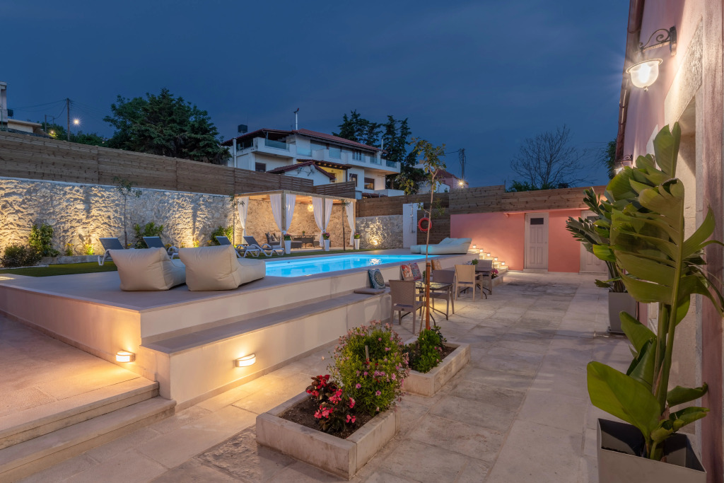 Вилла Arhontiko Arhanes an Authentic Cretan Mansion for 12 Guests