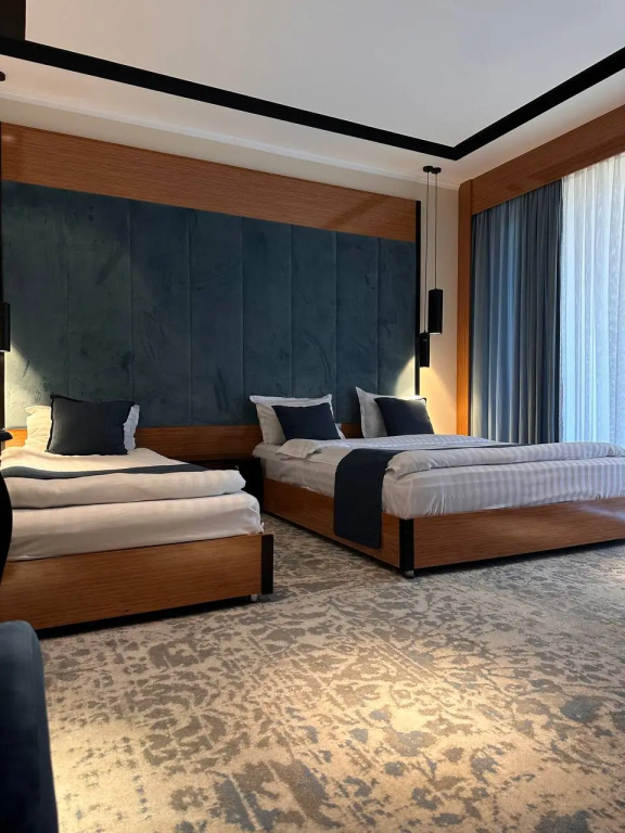 Трёхместный семейный номер Comfort с балконом и с видом на город