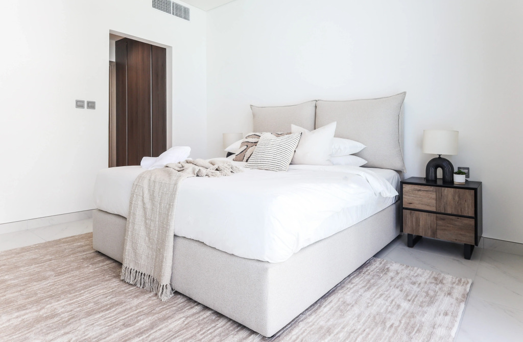 Apartments Elite LUX Holiday Homes - Lagoon View 1BR Luxury Oasis in MBR Dubai