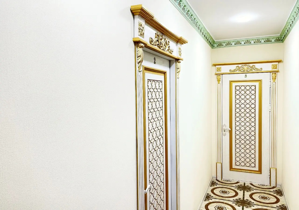 Отель Shom East