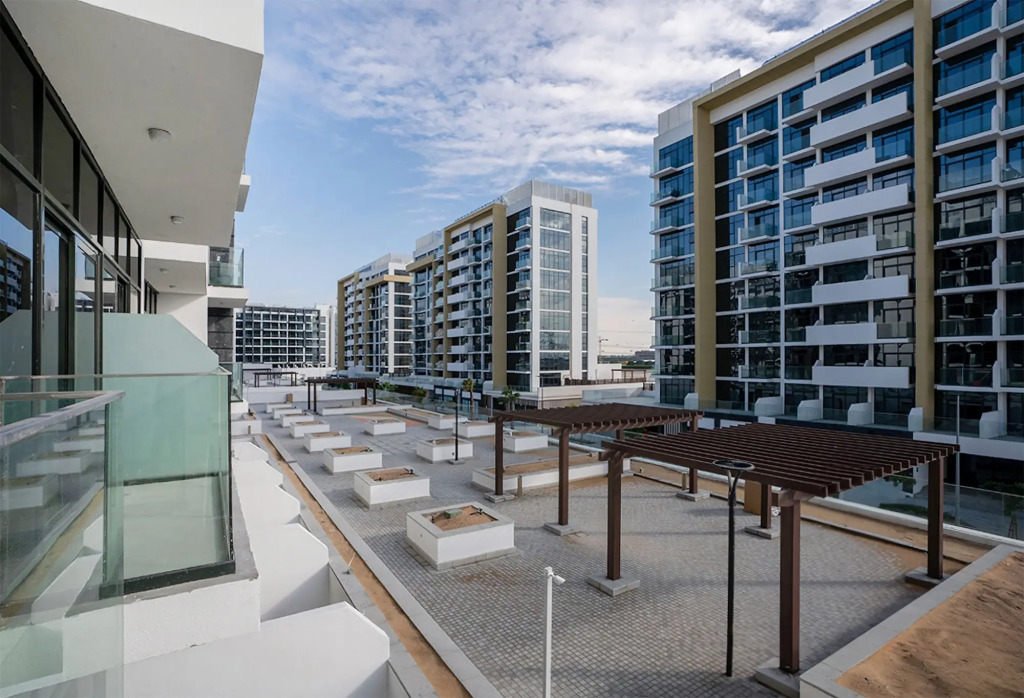 Апартаменты Modern studio in Azizi Riviera