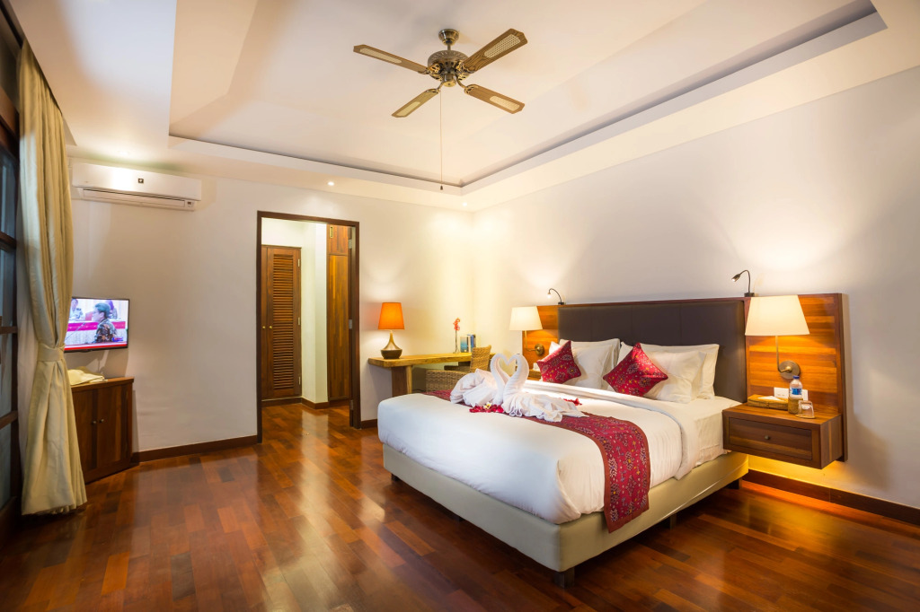 LA-BALI Villa Sanur, Spacious & Large, Private Pool, Pool Table, 5-Minutes walk to the Beach, Free Laundry, Private Cook, Massage, Daily Tour