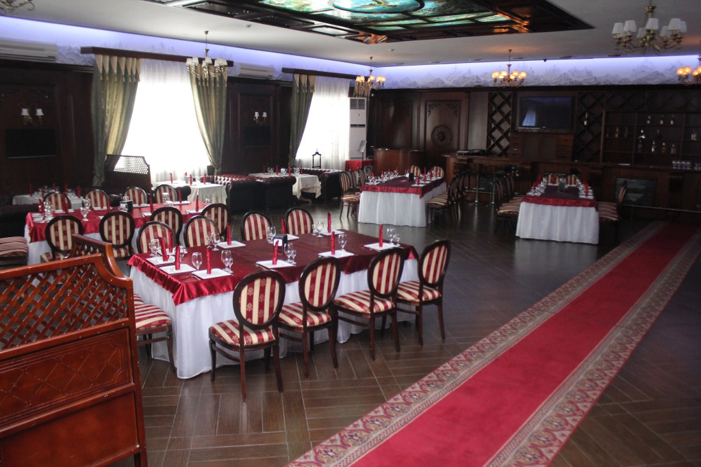 River Hotel Bars