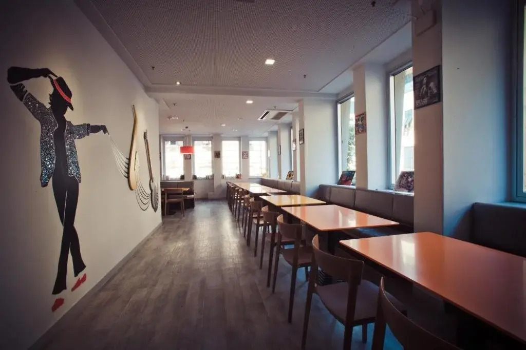 Sure Hotel by Best Western Nologo