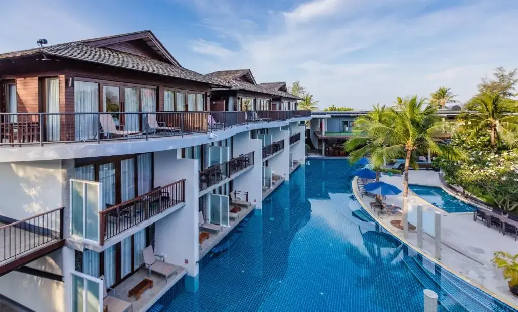 Отель Holiday Ao Nang Beach Resort Krabi