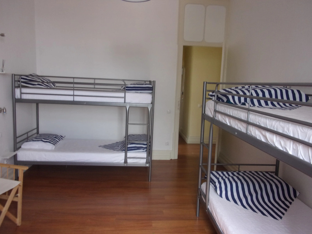 Hostel 402