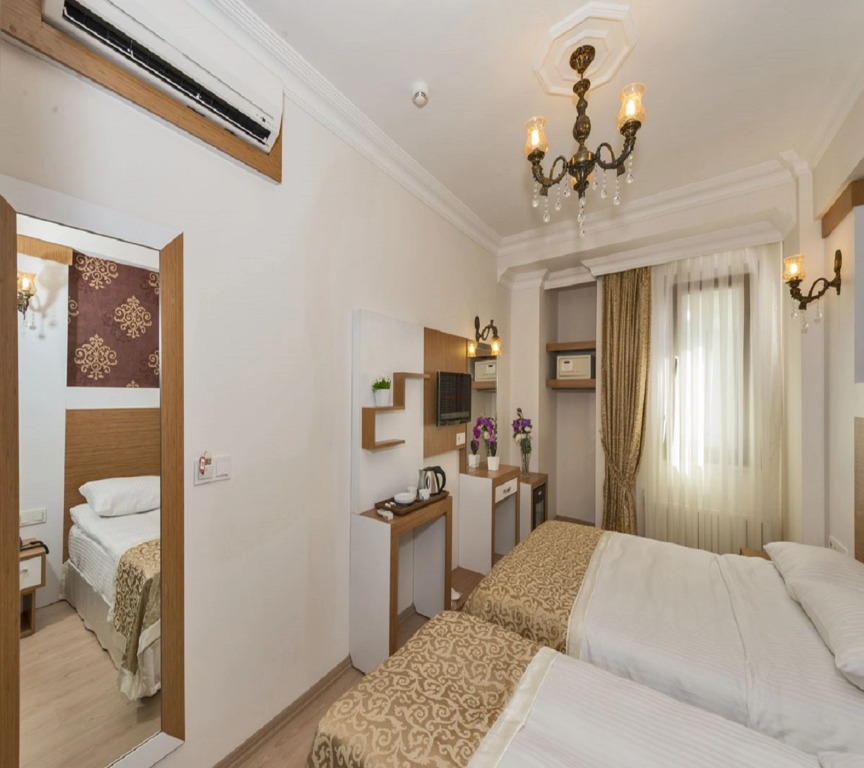 Raimond Hotel