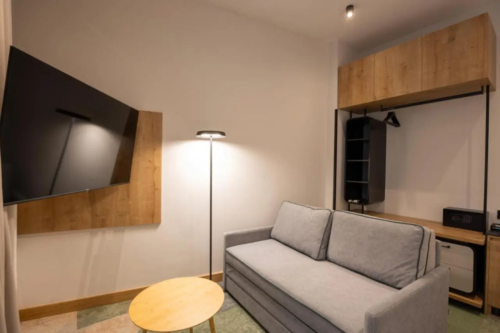 Hop Inn Rooms & Suites