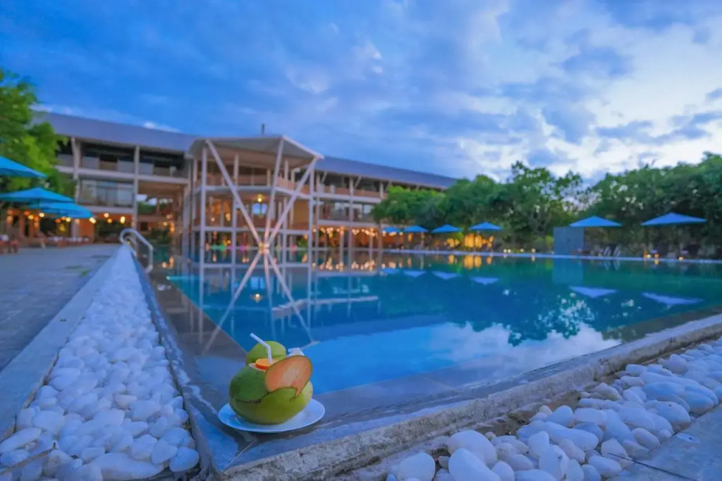 Отель Breeze Pasikudah Resort