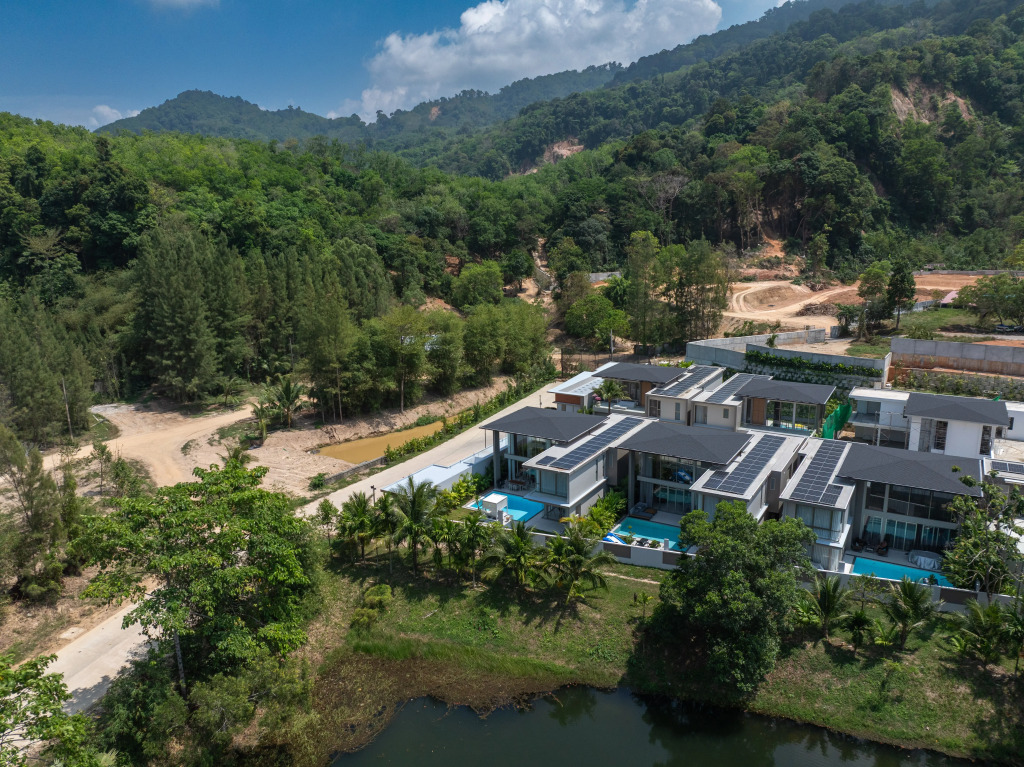 Grand View Residence Villa by NLA