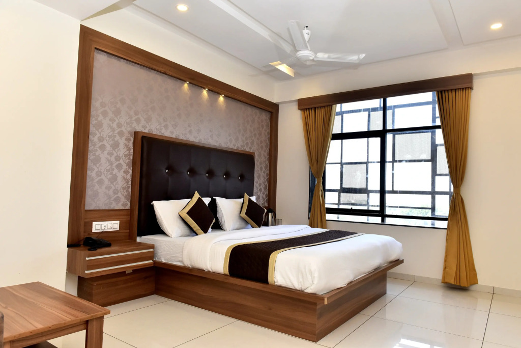 FabHotel New Empire