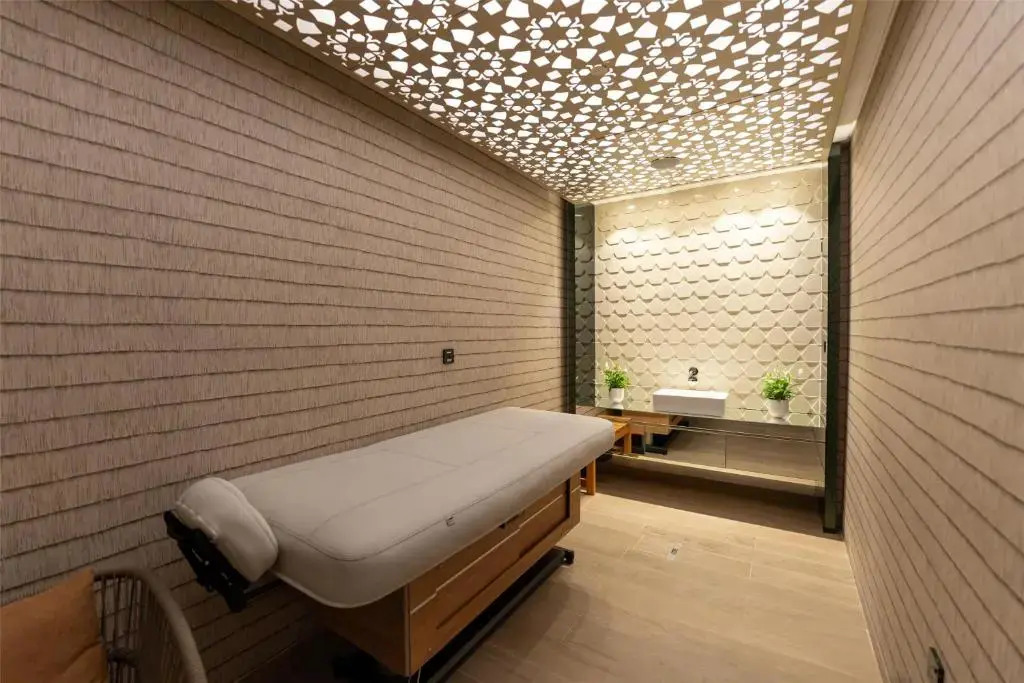 Отель Tumbi Hotel Dubai The Palm, Tapestry Collection by Hilton
