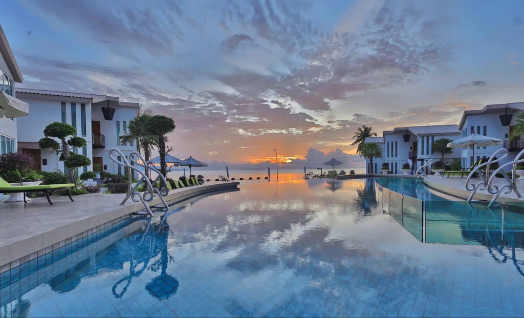 Vannee Golden Sands Beachfront Resort