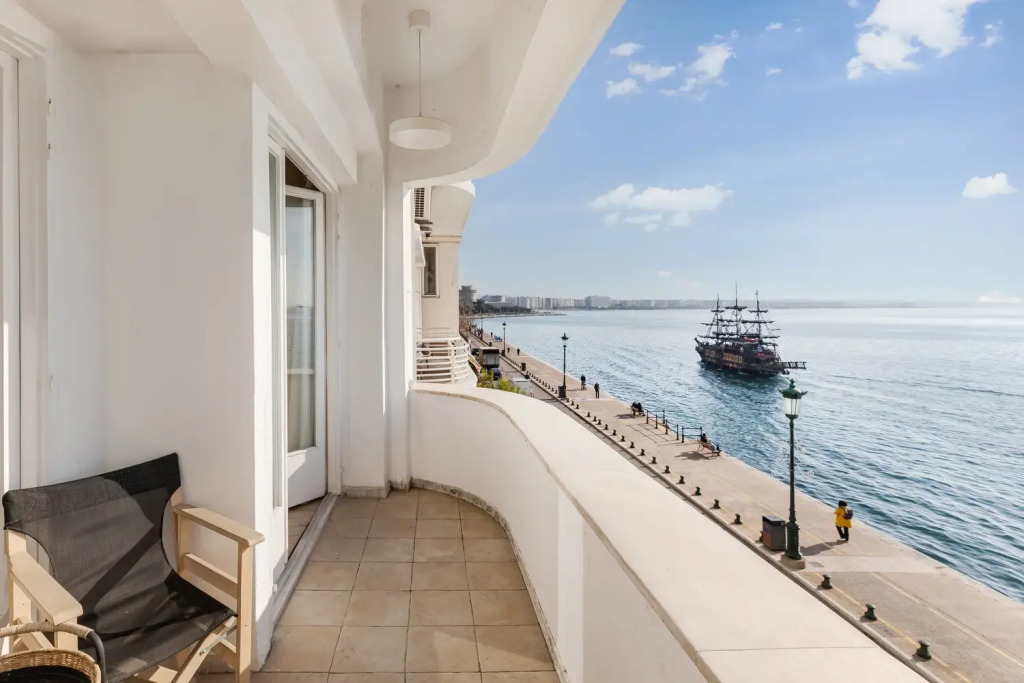 Апар-отель Infinity & Beyond by halu Seafront apartments