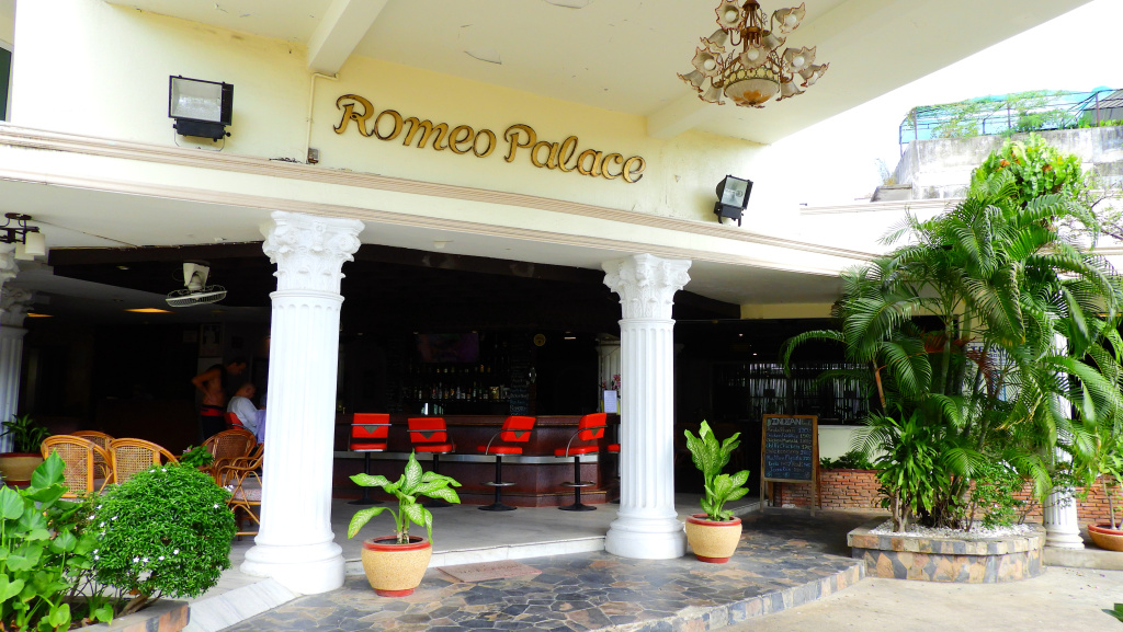 Отель Romeo Palace