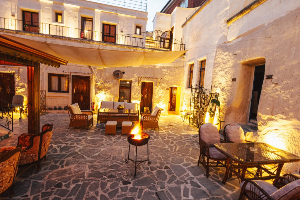 Young Cave Hotel