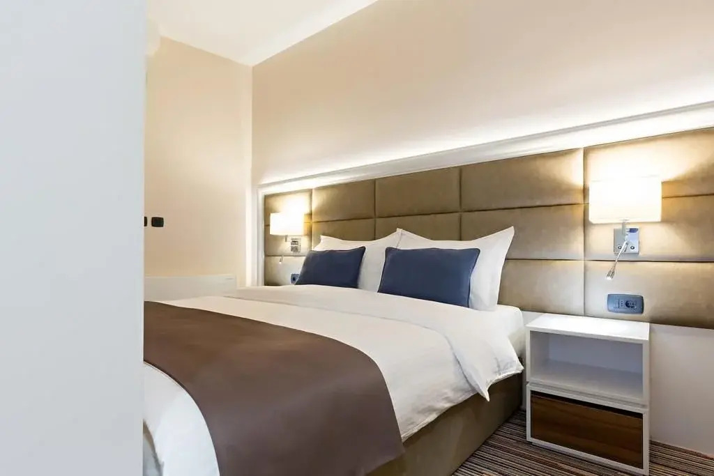 Hotel TESLA - Smart Stay Garni