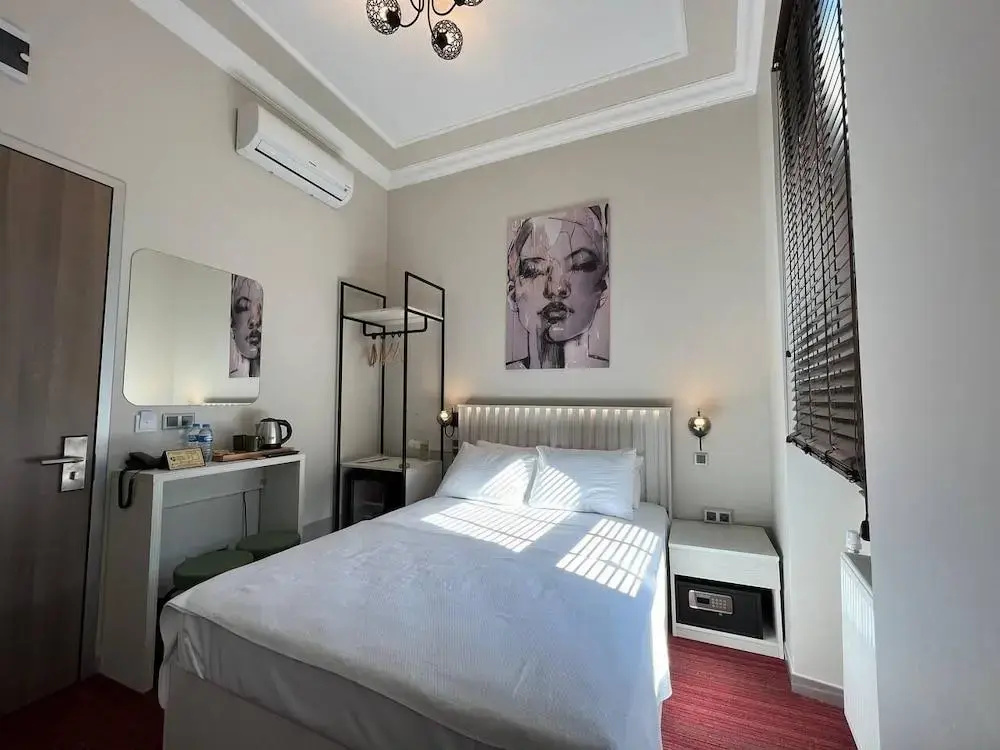 Grand Rafinn Boutique Hotel