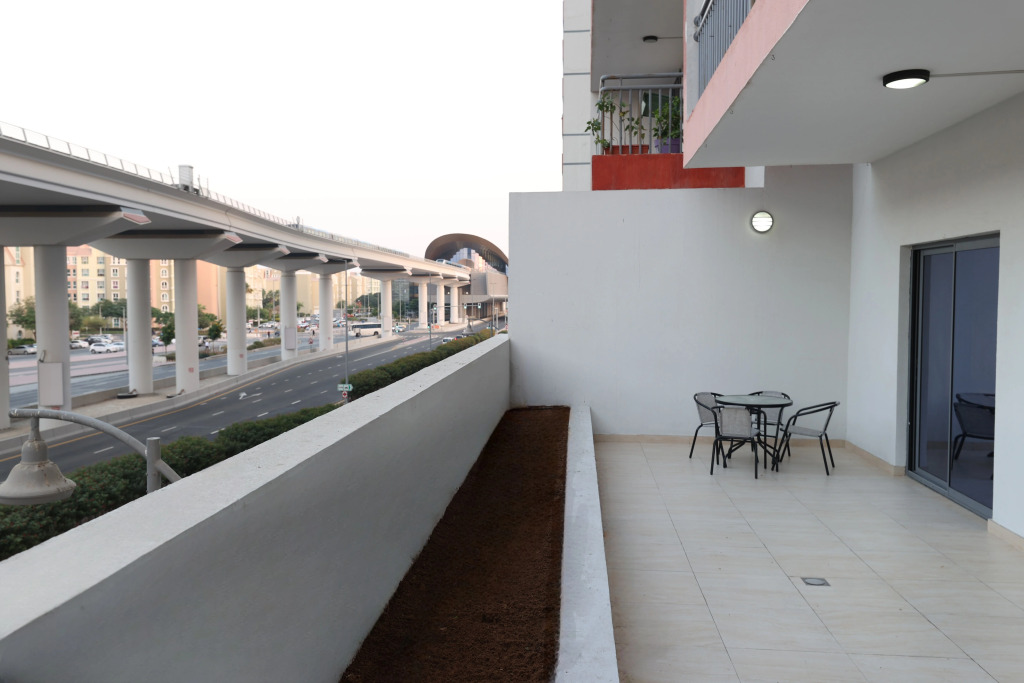 Elite LUX Holiday Homes - Spacious 1 BR Near Metro Station in Al Furjan Dubai