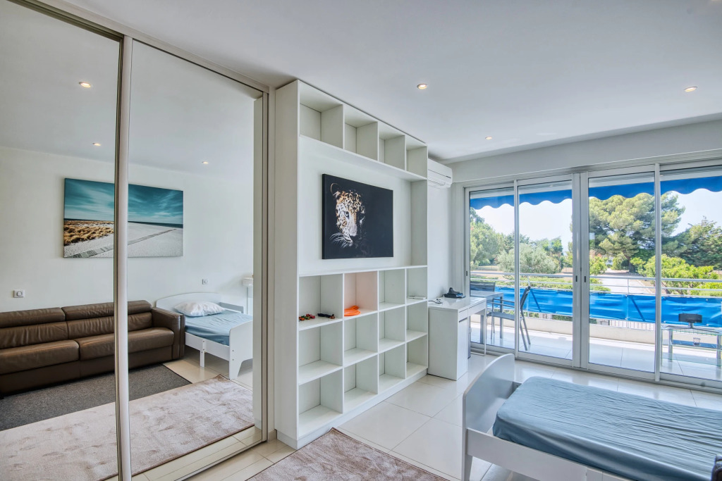 Luxurious 2BD W/seaview In Cap D'antibes Apartments