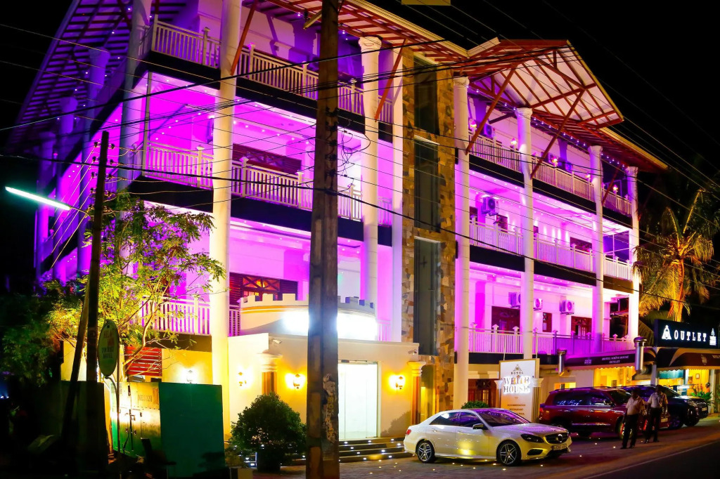 Hotel White House