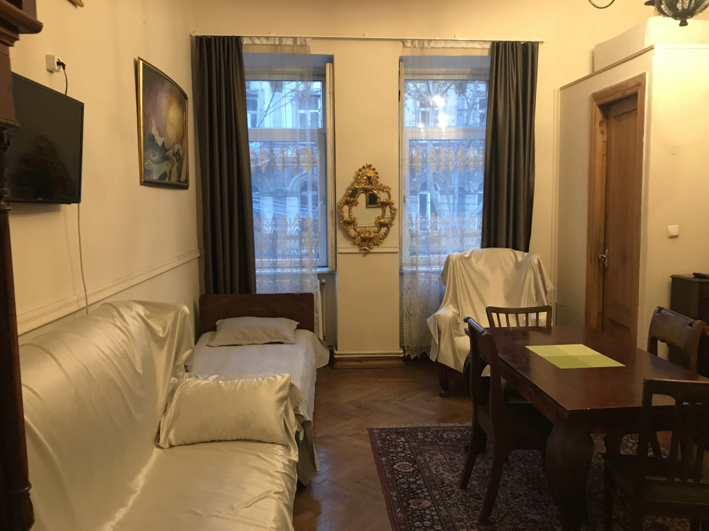 Gutsa Artists Mini-Hotel