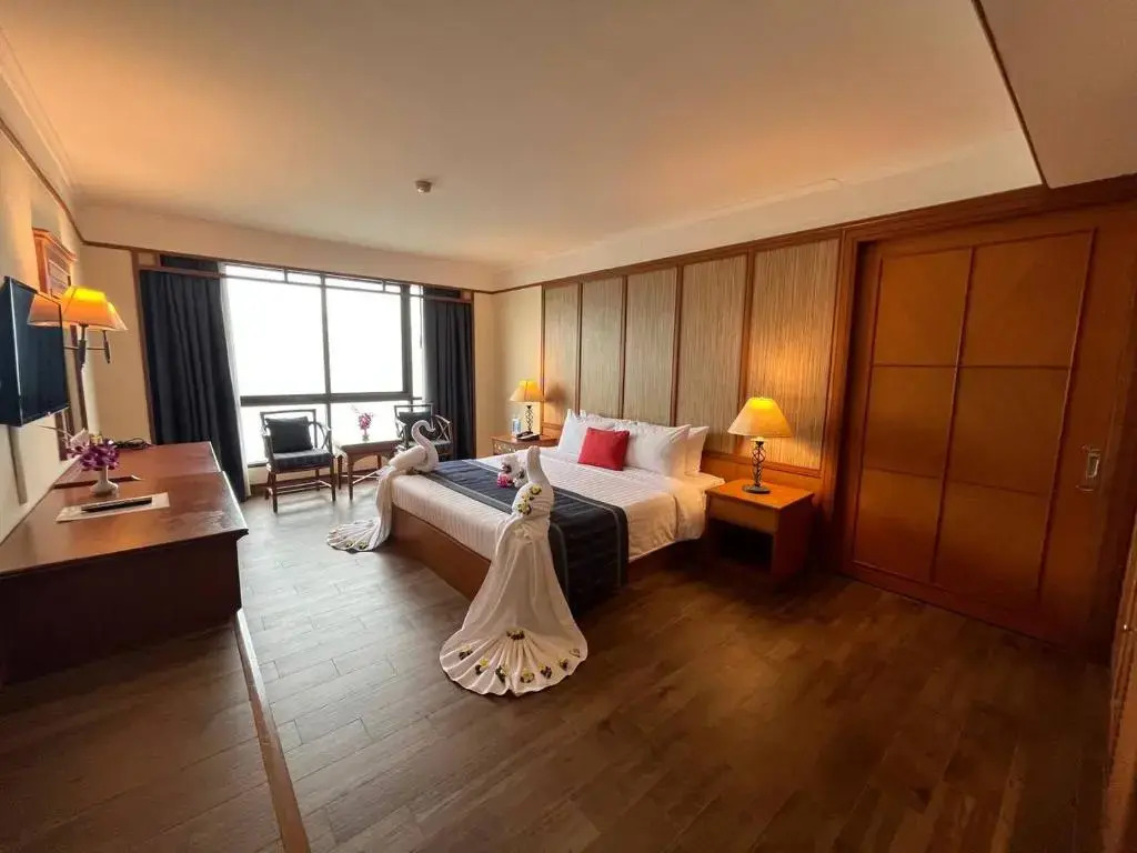 Cholchan Pattaya Beach Resort - SHA Extra Plus