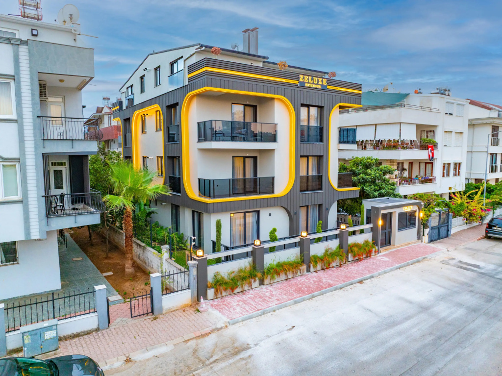 Zeluxe Suite Hotel