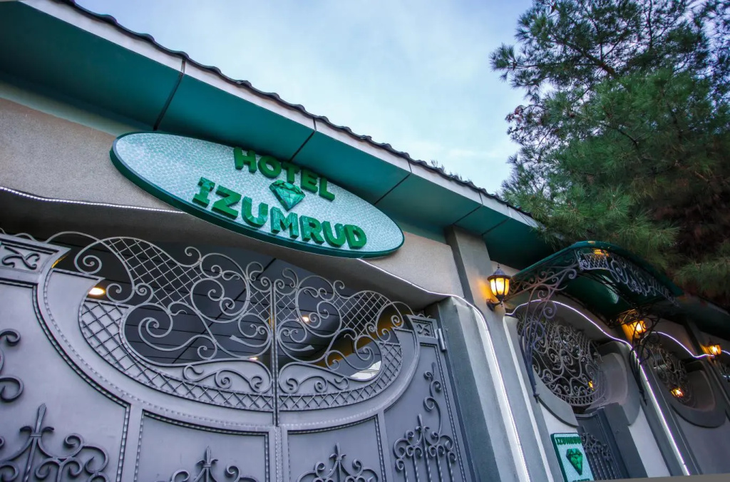 Izumrud Hotel