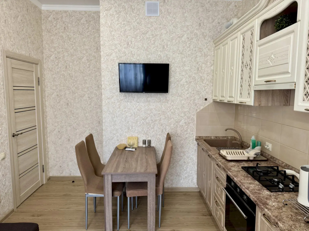 Квартира 121 с балконом в ЖК Черноморский Толстый мыс