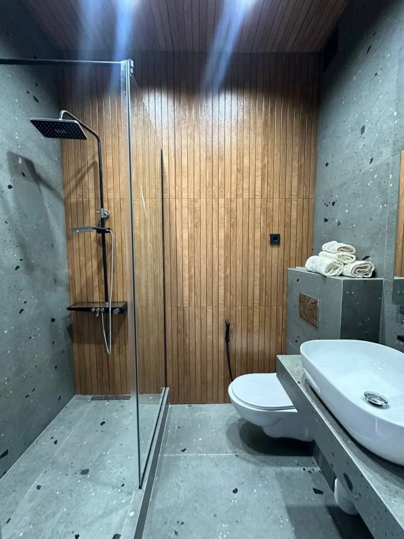Двухместные апартаменты c 1 комнатой с балконом и с красивым видом из окна (двуспальная кровать) в Как дома 05