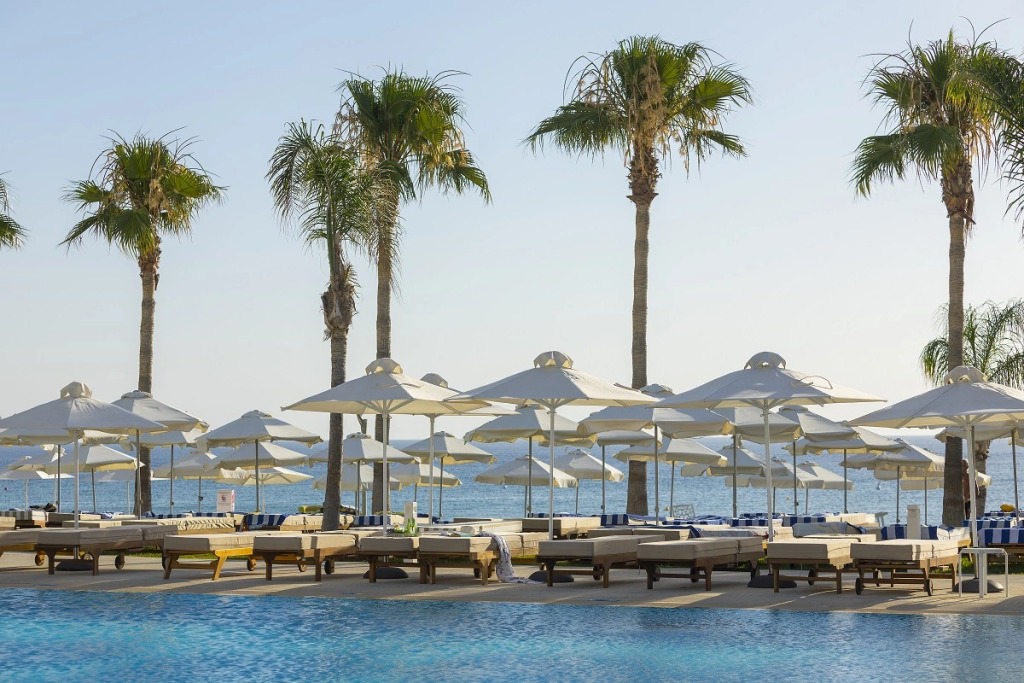 Отель Constantinos The Great Beach