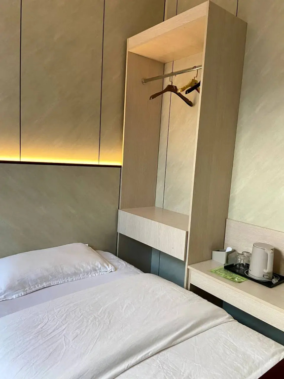 Отель Holiday Hotel