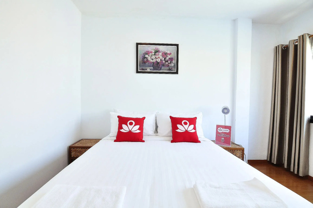 Отель ZEN Rooms Suthisan