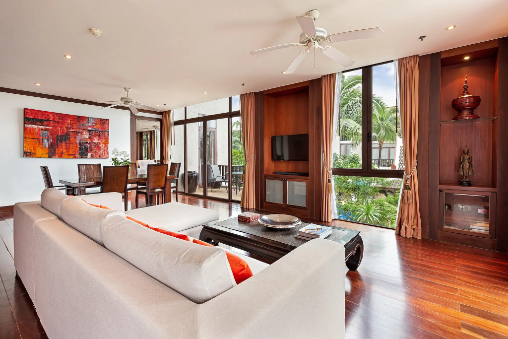 Waterfront in Royal Marina Apartments	