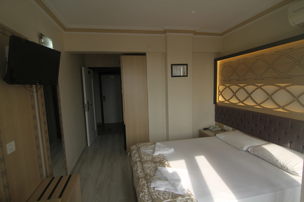 Grand Liza Hotel