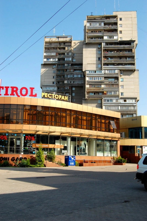 Lessor 204 Apartments