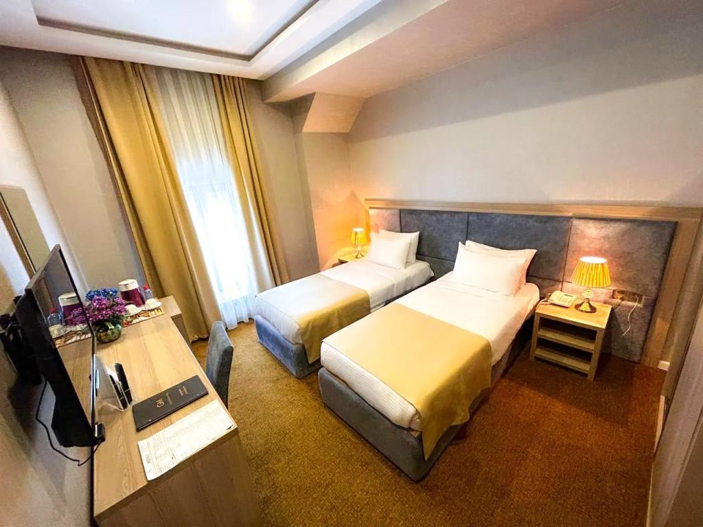 Grand Midway Hotel