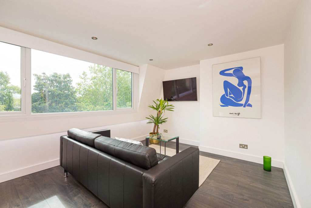 Апартаменты Bright Aircon Apartment Earls Court